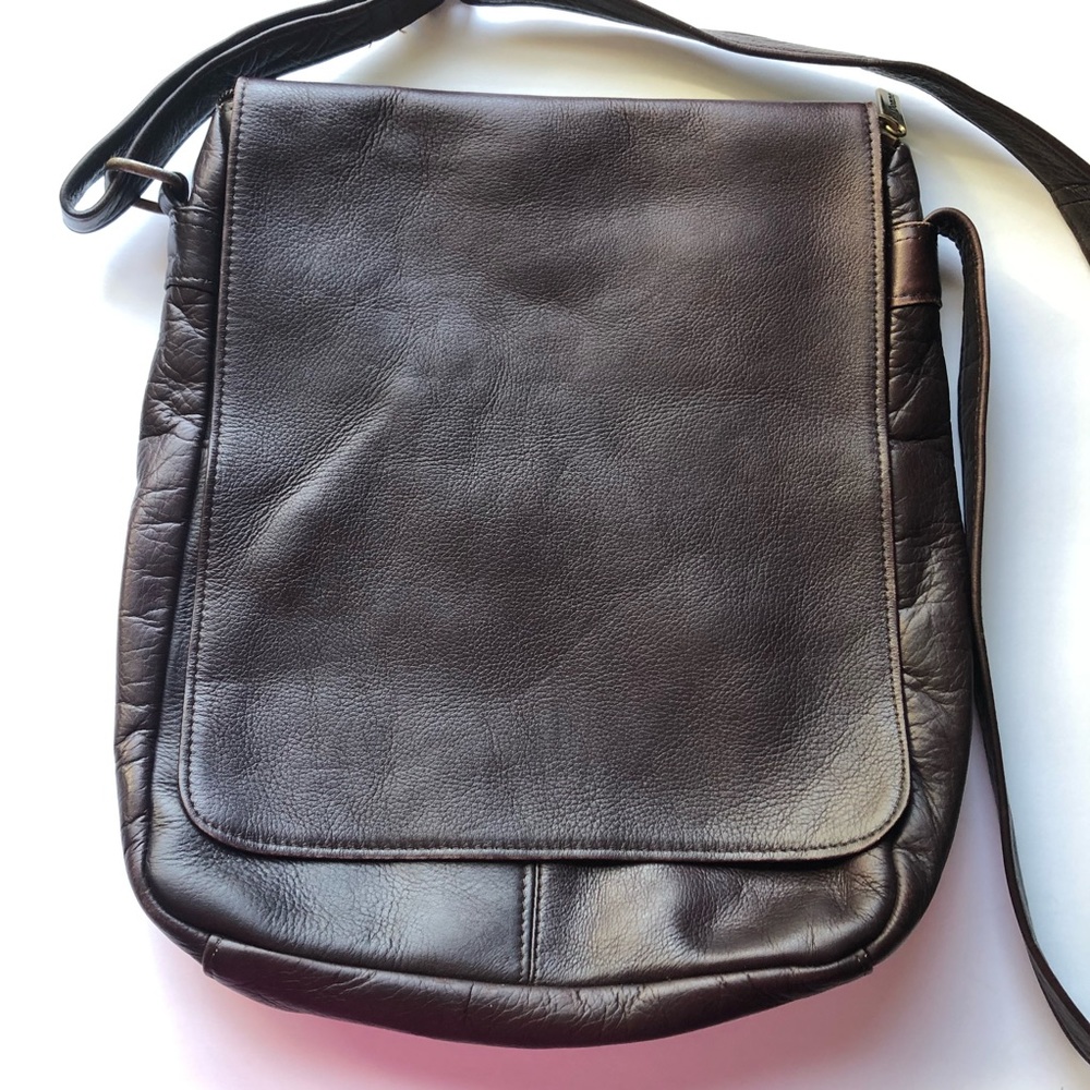 Le Donne Leather Simple Flap Dark Brown Cross-Body Bag Purse